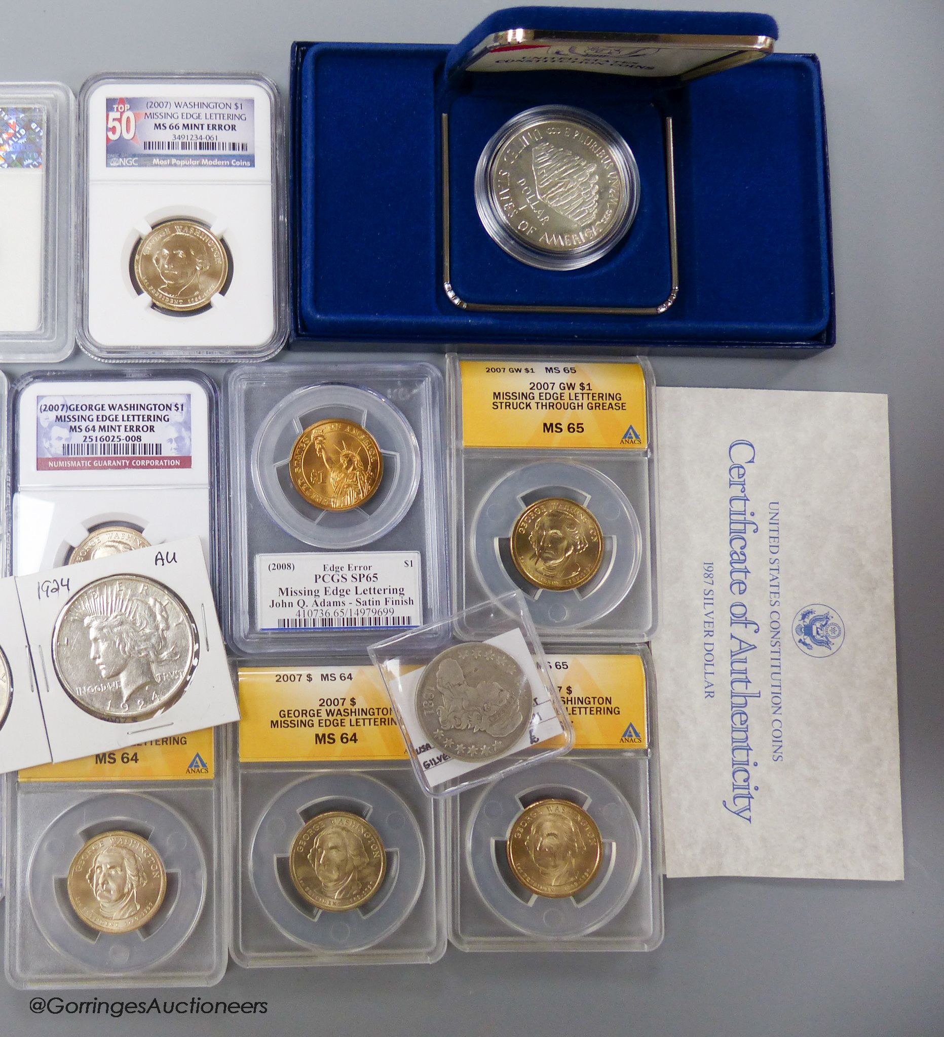 A collection of assorted American coins including modern missing edge lettering and copper tokens